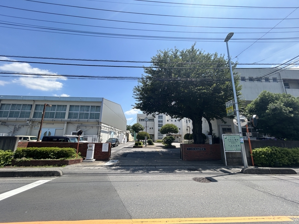 大谷中学校　約240ｍ