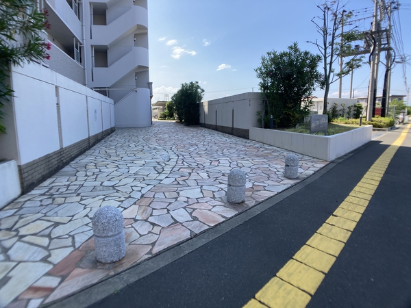 【ファミール多賀城中央二丁目ヒルズ】エントランスアプローチ