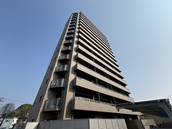 【ロイヤルガーデン京山】《外観》