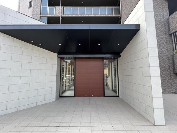 【ロイヤルガーデン京山】《エントランス》