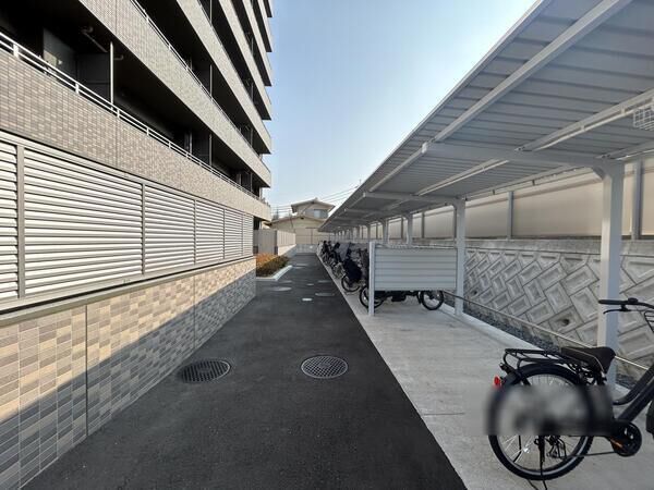 【ロイヤルガーデン京山】《駐輪場》