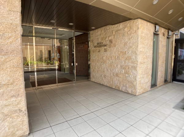 【プラウド仙台勾当台】エントランスアプローチ 【プラウド仙台勾当台】エントランスアプローチ