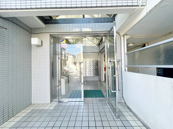 【ラ・パルフェ・ド・コントゥール】エントランス 【ラ・パルフェ・ド・コントゥール】エントランス