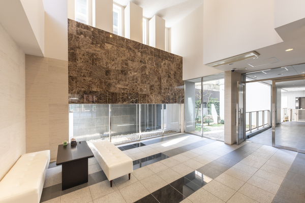 【シェルゼ三鷹禅林寺通り】エントランスホール