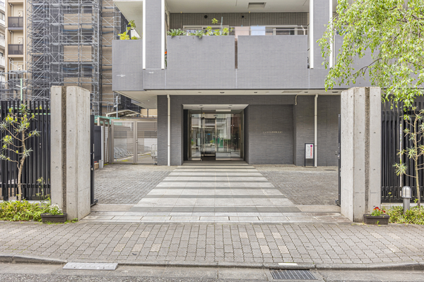 【シェルゼ三鷹禅林寺通り】エントランス