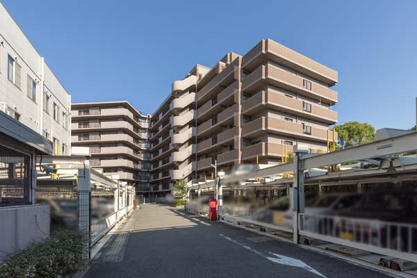 【アドリーム江坂】駐車場入り口 【アドリーム江坂】駐車場入り口