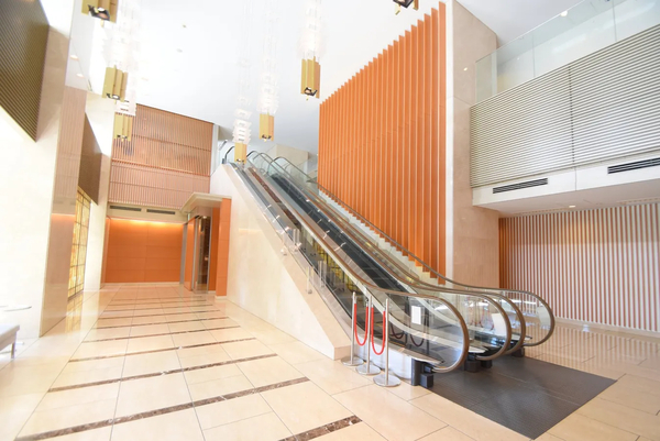 【カテリーナ三田タワースイート】グランドエントランス（ロビー）