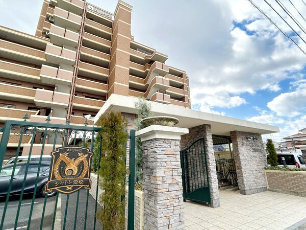 【シャトレ愛松甚目寺】エントランスゲート 【シャトレ愛松甚目寺】エントランスゲート