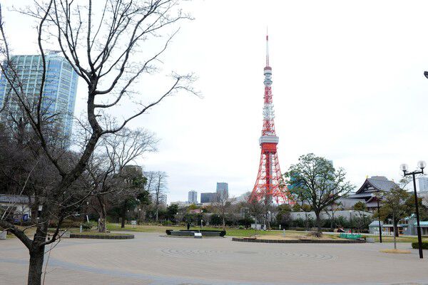 「芝公園」約1,260m（徒歩16分）など公園が点在する静かな環境です。		