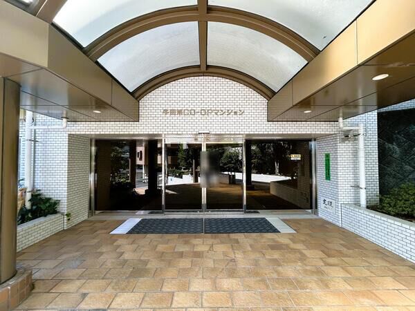 【牛田旭コープマンション】＜エントランス＞