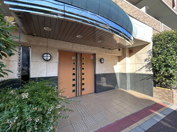 【ライオンズマンション西高島平溝下公園】エントランス