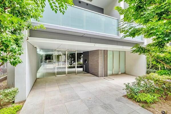 【ブランズ麻布十番】エントランスアプローチ1