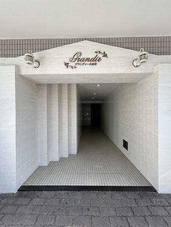 【グランディール光町】エントランス
