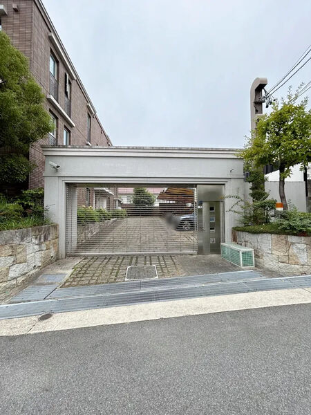 【グランドメゾン御幸山弐番館】エントランスゲート 【グランドメゾン御幸山弐番館】エントランスゲート