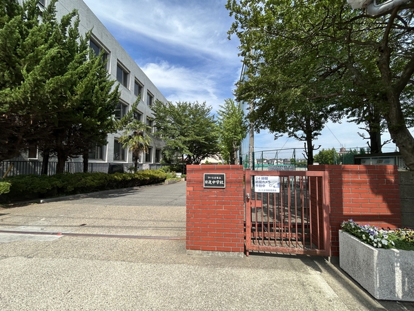 日進中学校　約810ｍ