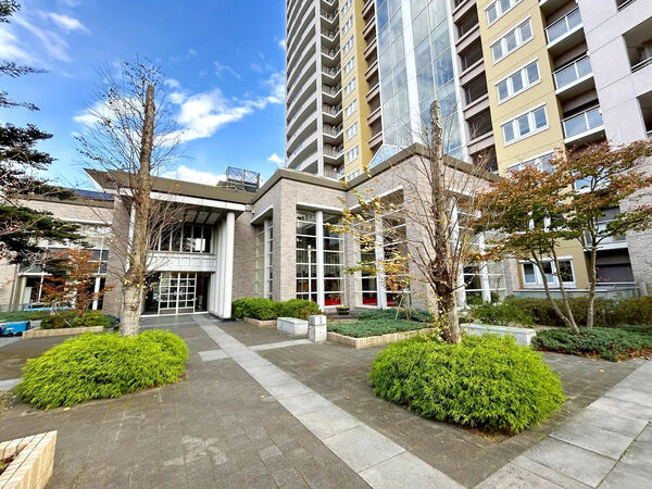 【ライオンズタワー仙台広瀬】エントランスアプローチ１