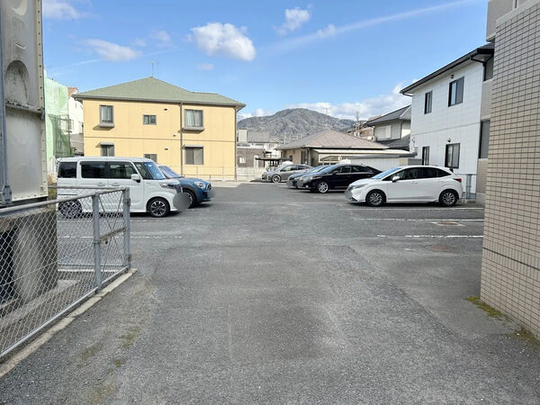 【サーパス川内南】駐車場 【サーパス川内南】駐車場
