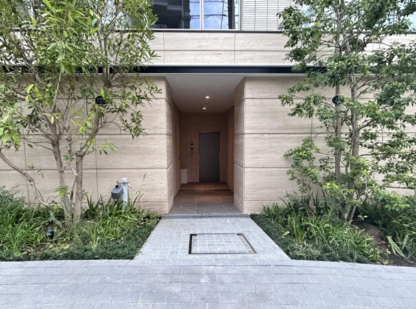 【ディアナコート自由が丘翠景】駐車場入口/セキュリティー有