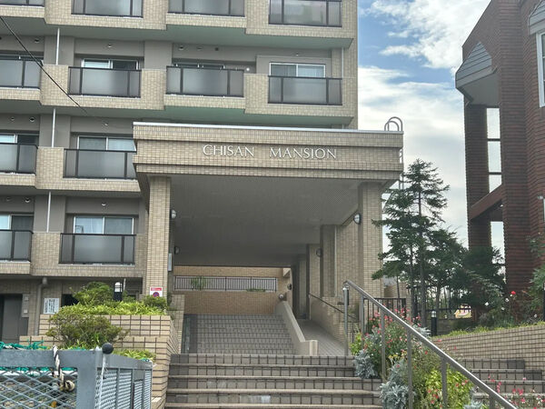 【チサンマンション西岡弐番館】エントランス