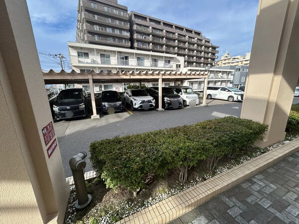 【チサンマンション西岡弐番館】駐車場