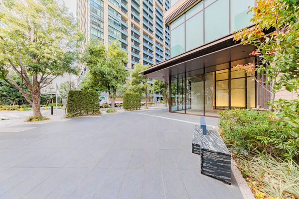 【パークシティ中央湊ザタワー】エントランスへのアプローチ 【パークシティ中央湊ザタワー】エントランスへのアプローチ