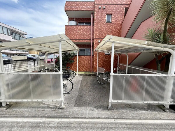 【ライオンズマンション元八事】駐輪場 【ライオンズマンション元八事】駐輪場