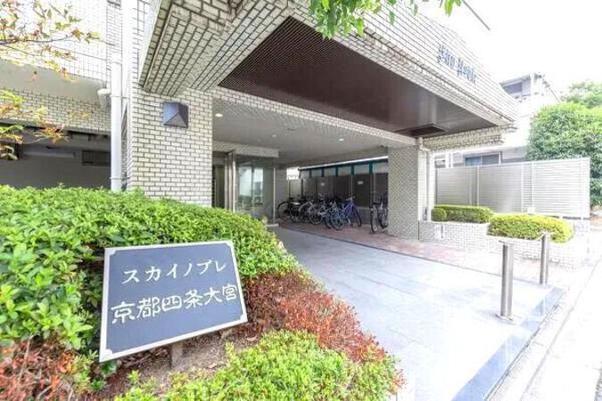 【スカイノブレ京都四条大宮】エントランス１