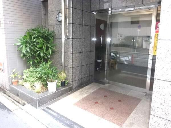 【シャルマンフジリッツ南堀江公園】エントランスアプローチ 【シャルマンフジリッツ南堀江公園】エントランスアプローチ