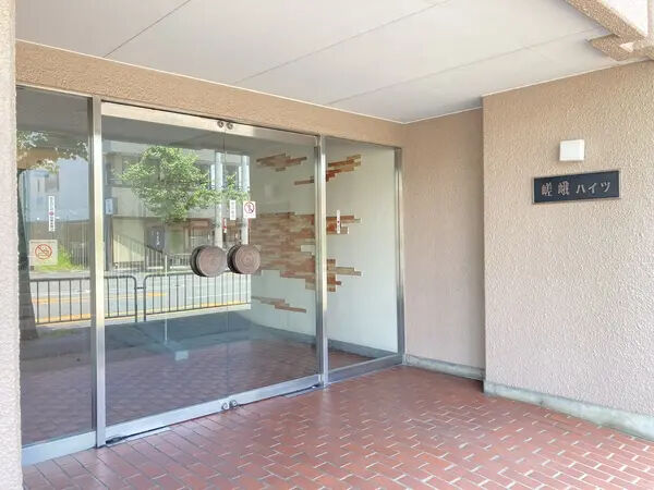 【嵯峨ハイツ】エントランス