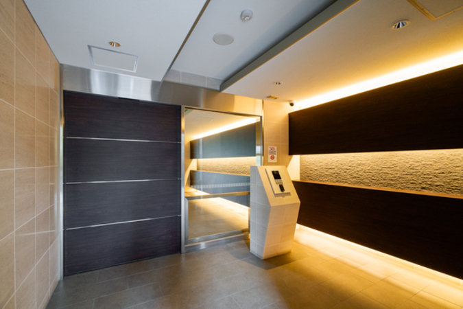 エントランス　WEST