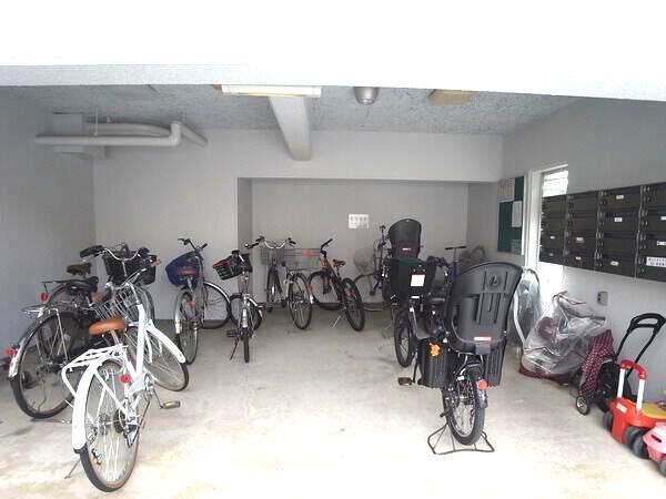 【ユニーブル富雄】駐輪場