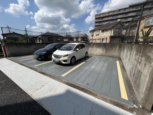 【シュロス大宮宮原】駐車場
