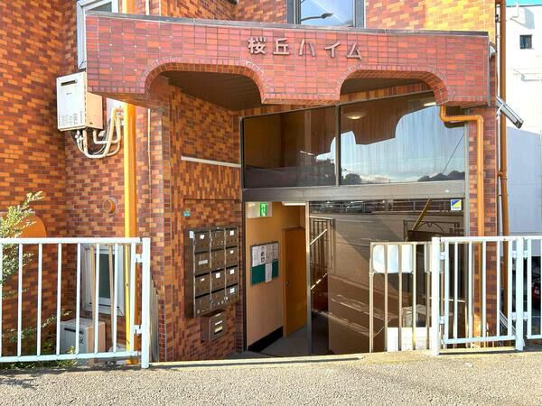 【桜丘ハイム】エントランス