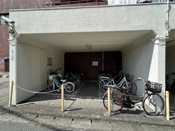 【多賀ハウス】駐輪場