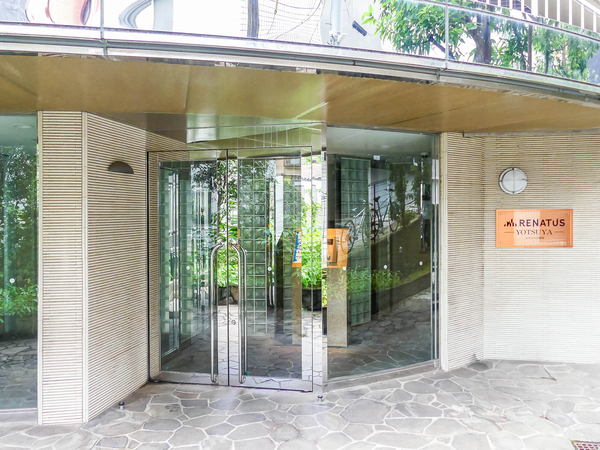 【レナトゥス四谷】エントランス