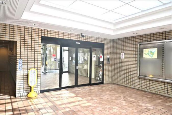 【ファミール北大阪リバーサイド】A棟 エントランス3 【ファミール北大阪リバーサイド】A棟 エントランス3