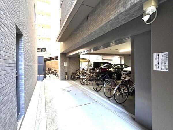 （駐輪場）