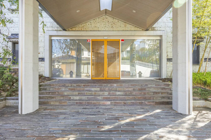 【パークハウス覚王山向陽荘】エントランス２