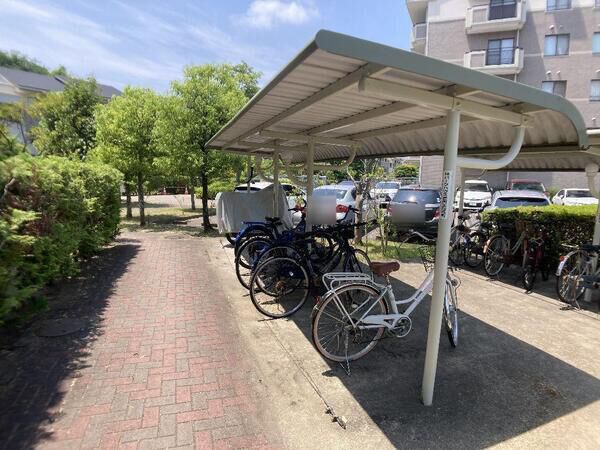 【桂パークハウス西街区弐番館】駐輪場