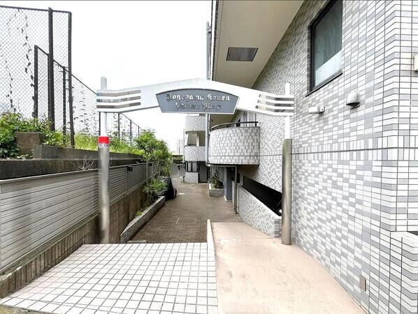【野毛山公園三和プラザ】エントラン1