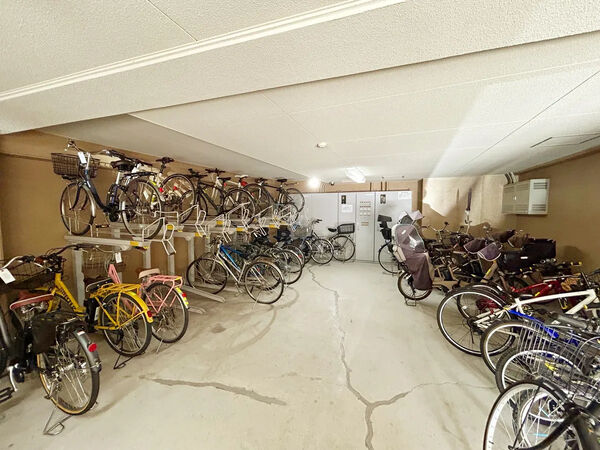 【萩山シティハウス】共用部分（駐輪場）