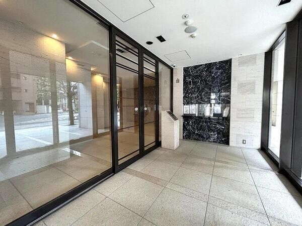 【パークホームズ一番町一丁目】エントランス２