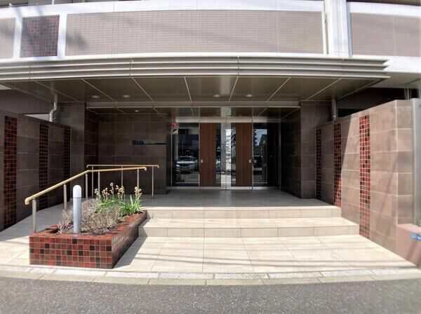 【クレアホームズ仙台六丁の目】エントランスアプローチ
