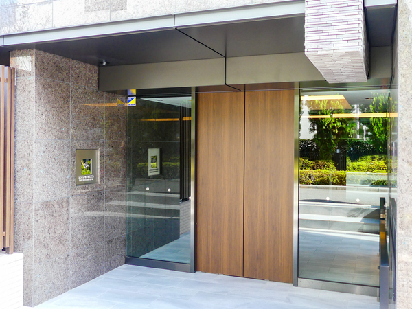 【コンシェリア中野南台THE RESIDENCE】エントランス