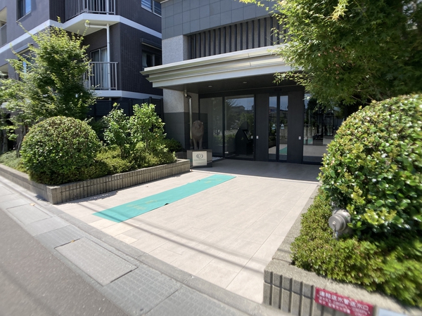 【ライオンズ仙台上杉レジデンス】エントランスアプローチ