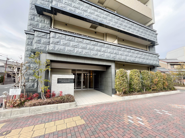 【プレサンスロジェ黒川】エントランス