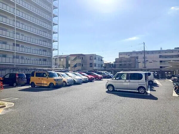【深草西浦住宅】駐車場 【深草西浦住宅】駐車場