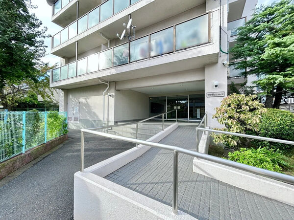 【竹の塚ビューハイツ】エントランス