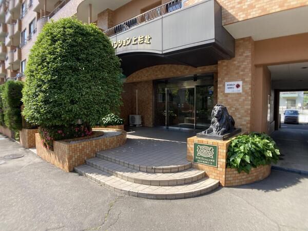 【ライオンズマンション上杉北】エントランスアプローチ 【ライオンズマンション上杉北】エントランスアプローチ