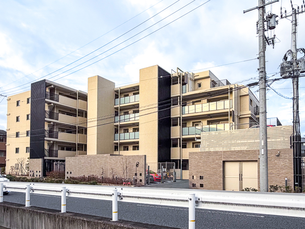 【クレヴィア東生駒】外観